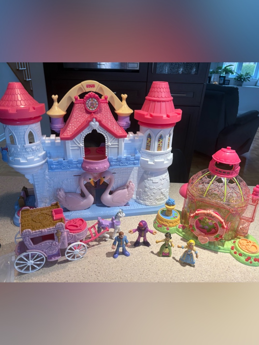 2009 Fisher Price Precious Places Swan Castle, carriage and garden